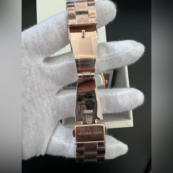 BNIB Michael Kors Rose Gold Watch with Deep Purple Face - Picture 3 of 7